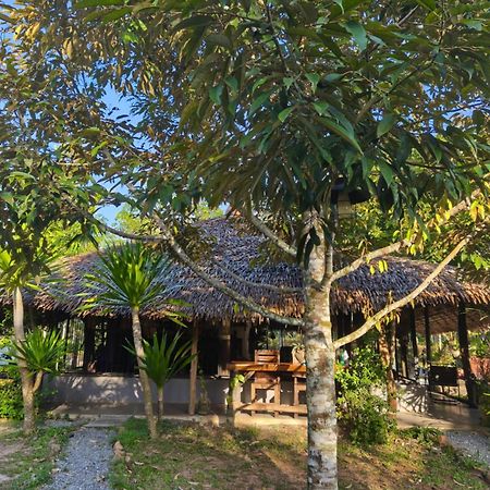 Baan Farang Homestay Phra Saeng Ban Nam Dam المظهر الخارجي الصورة